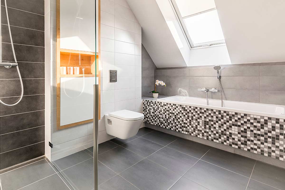 Rivestimenti vasca in mosaico opaco bagno moderno, foto di Photographee.eu - stock.adobe.com